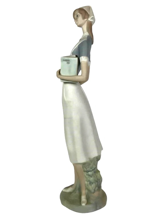 Lladro  Vintage Limited Edition Nurse Figurine 4603