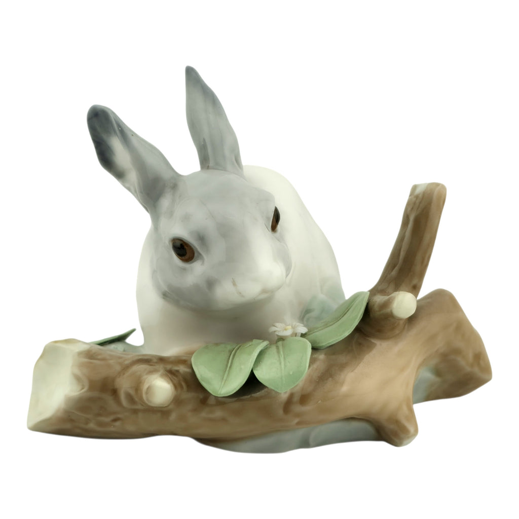 Rabbit Eating Grey Animals Domestic by LLADRO Retired  1998