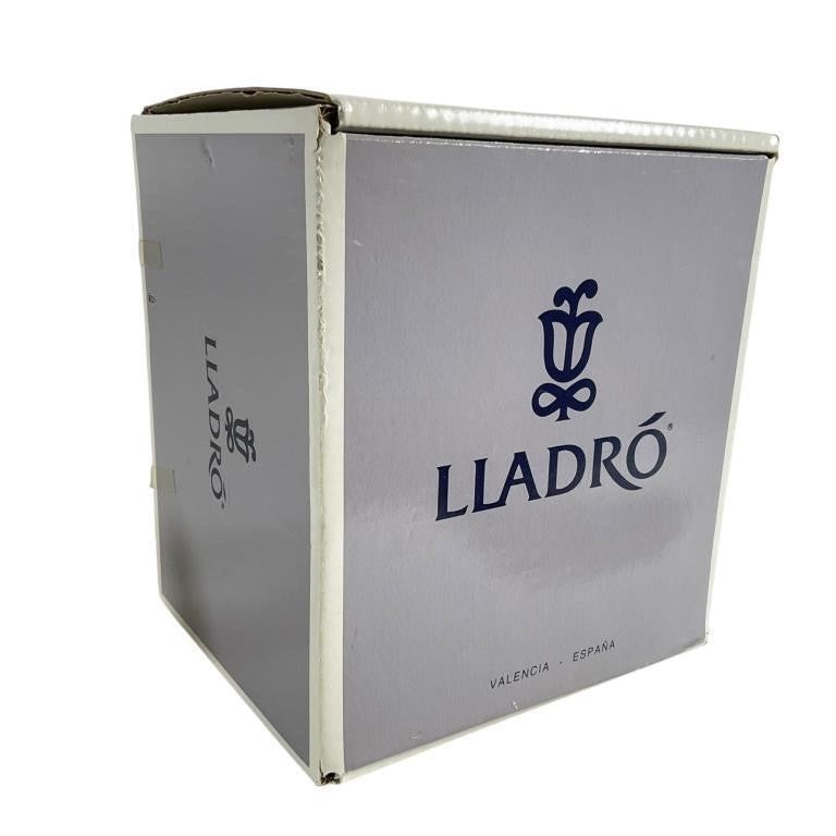 Lladro Swan With Wings Spread 5231 Porcelain Figurine