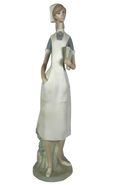 LLADRO NURSE PORCELAIN FIGURINE  01004603