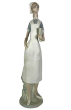 LLADRO NURSE PORCELAIN FIGURINE  01004603