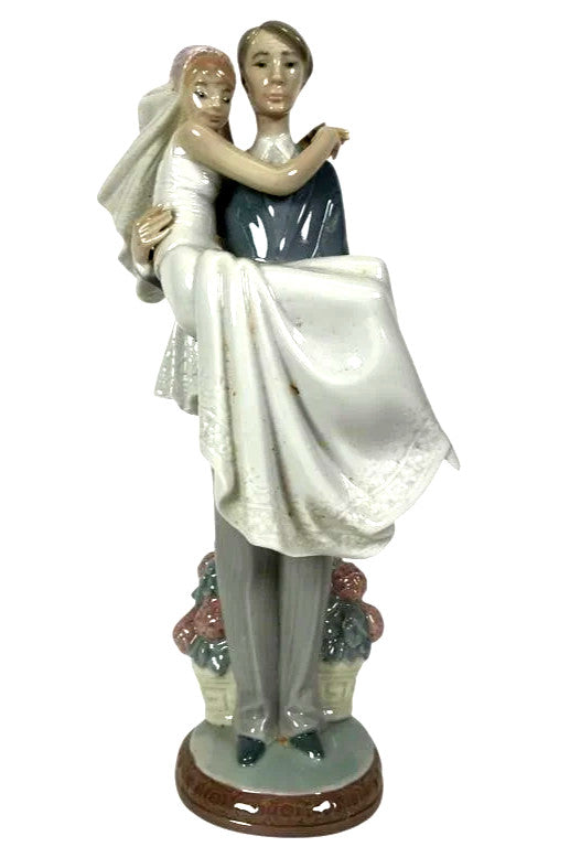 Lladro 01005282 5282 Over The Threshold Wedding Couple