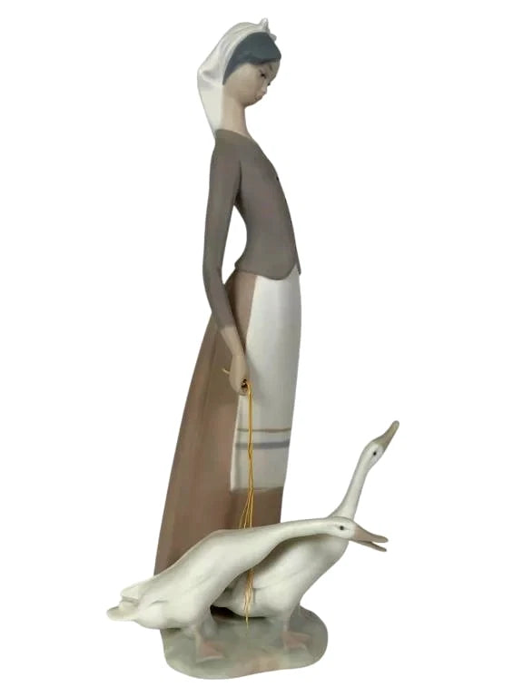 Lladro  Vintage Limited Edition Girl with Geese  #1035