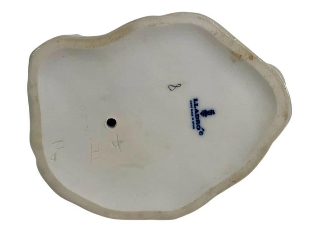 Lladro  Vintage Limited Edition Girl with Milk Pail and Goose 4682