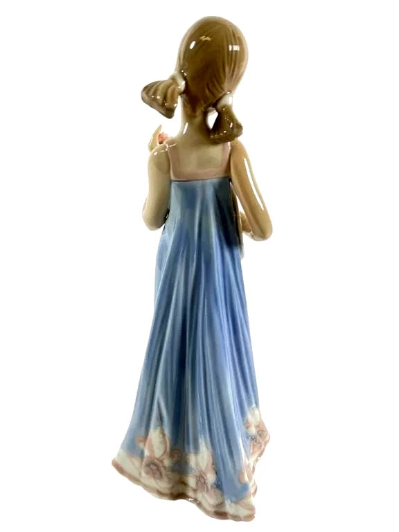 Lladro  Vintage Limited Edition Girl with Flowered Hat  5648