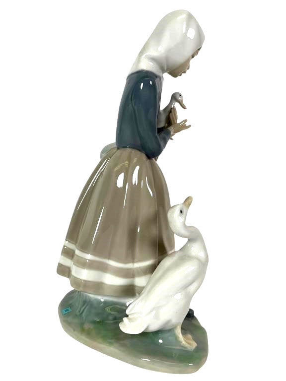 LLADRO SHEPHERDESS WITH DUCKS 1969-93 PORCELAIN FIGURINE  4568G