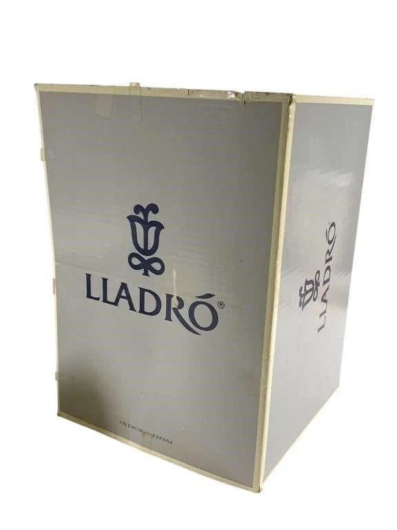 Lladro Limited Edition Porcelain A Tall Yarin 5207