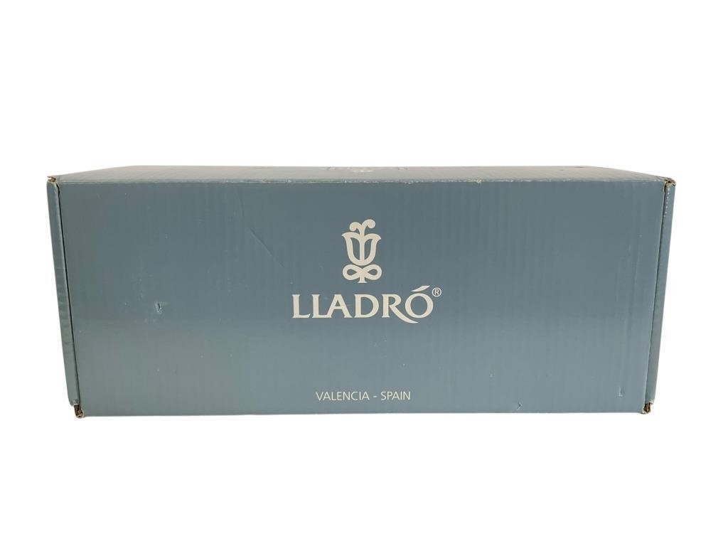 Lladro Vintage  My First Class Figurine  5708