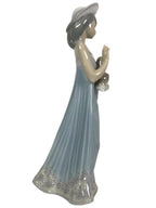 LLADRO ELIZABETH 1990-98 PORCELAIN FIGURINE  5645G Retired