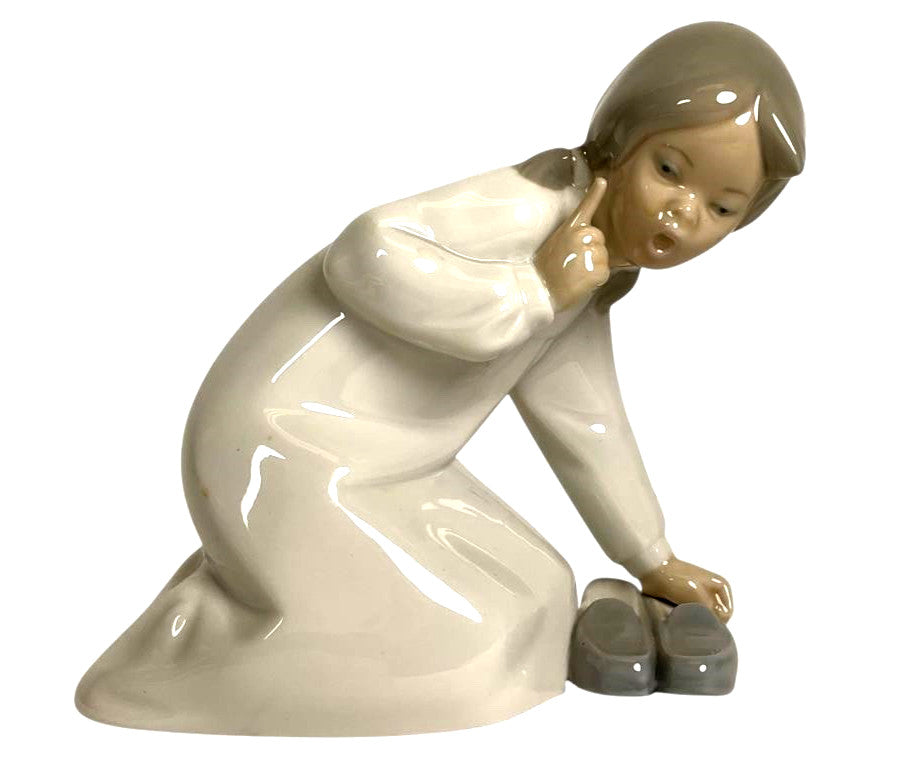 Little Girl with Slippers 1014523  Lladro Figurine