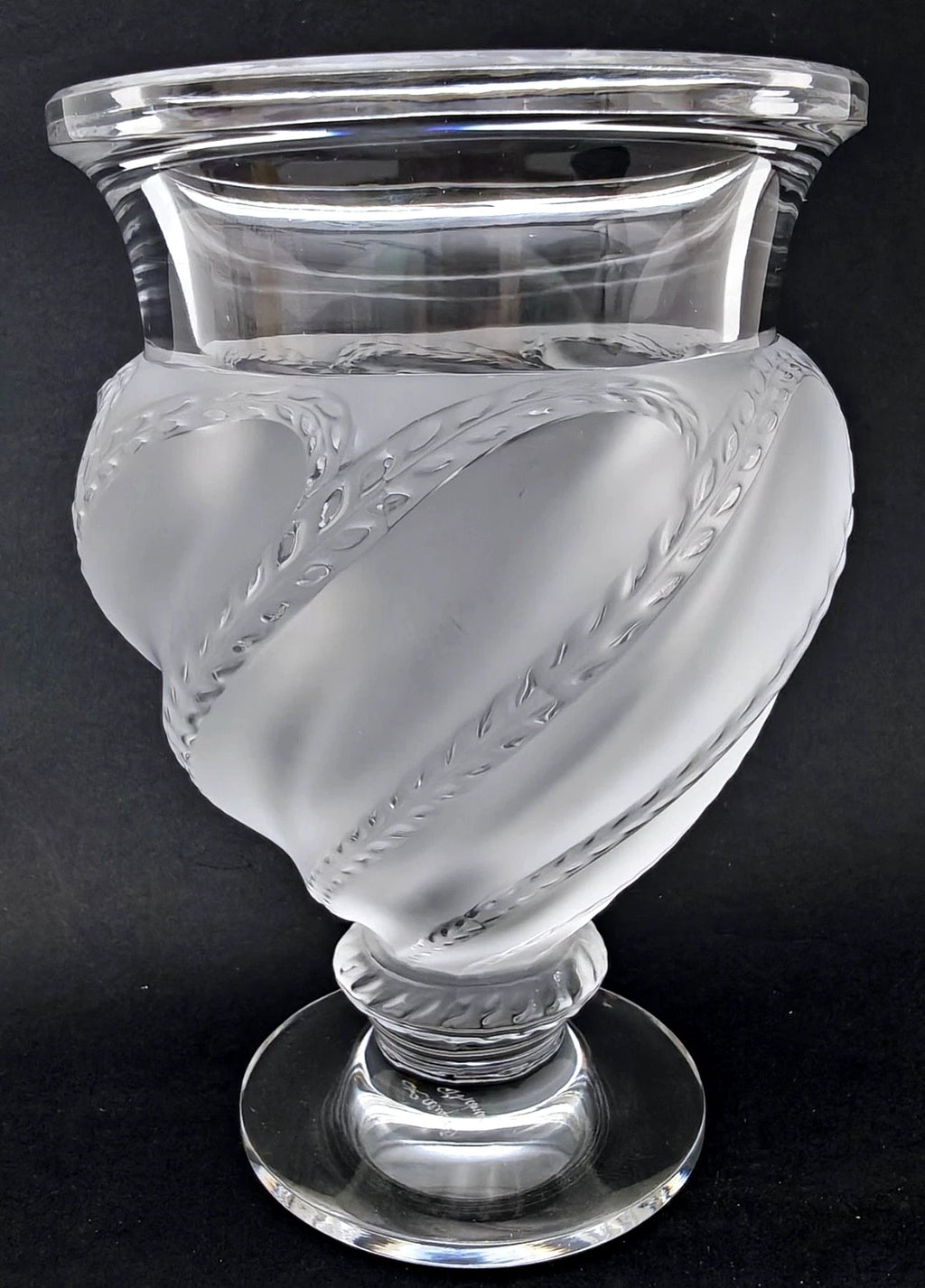Rene Lalique (1860–1945)   Ermenonville  vase Creation 1927 – René Lalique (1860–1945)

“Ermenonville” vase
Creation 1927

Mo
