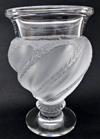 Rene Lalique (1860–1945)   Ermenonville  vase Creation 1927 – René Lalique (1860–1945)

“Ermenonville” vase
Creation 1927

Mo