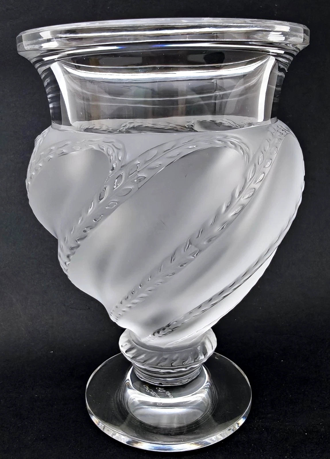 Rene Lalique (1860–1945)   Ermenonville  vase Creation 1927 – René Lalique (1860–1945)

“Ermenonville” vase
Creation 1927

Mo