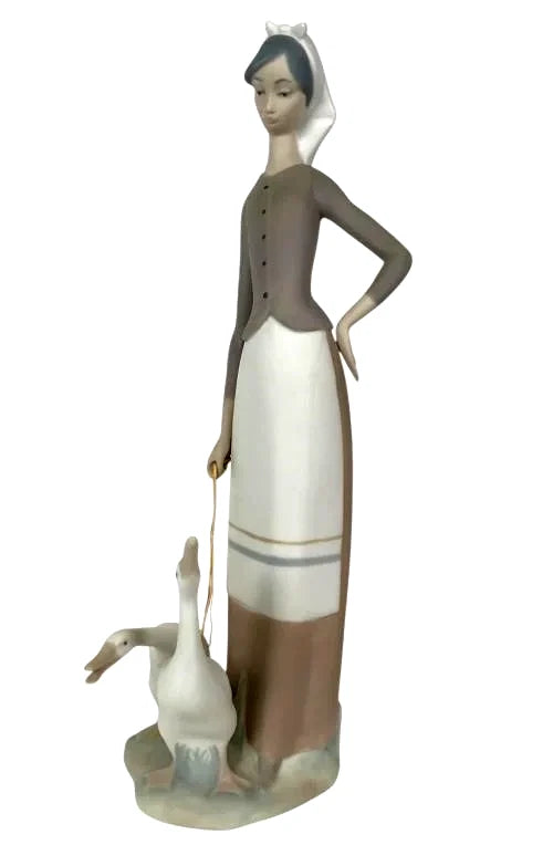 Lladro  Vintage Limited Edition Girl with Geese  #1035 – Porcelain figurine titled Girl with Geese, model number 1035 by Llad