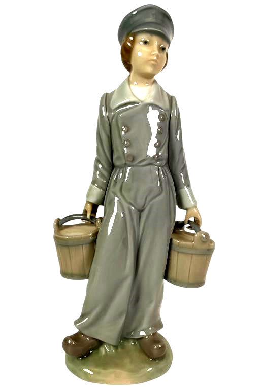 LLADRO BOY WITH PAILS 1972-88 PORCELAIN FIGURINE  4811G
