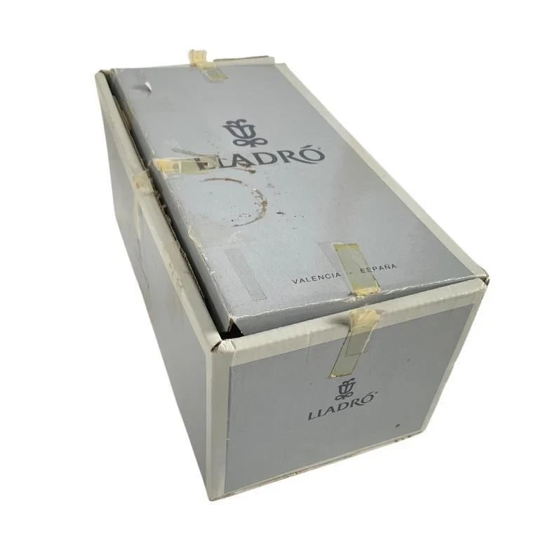 Lladro  Vintage Limited Edition Nina Con Vela  5606