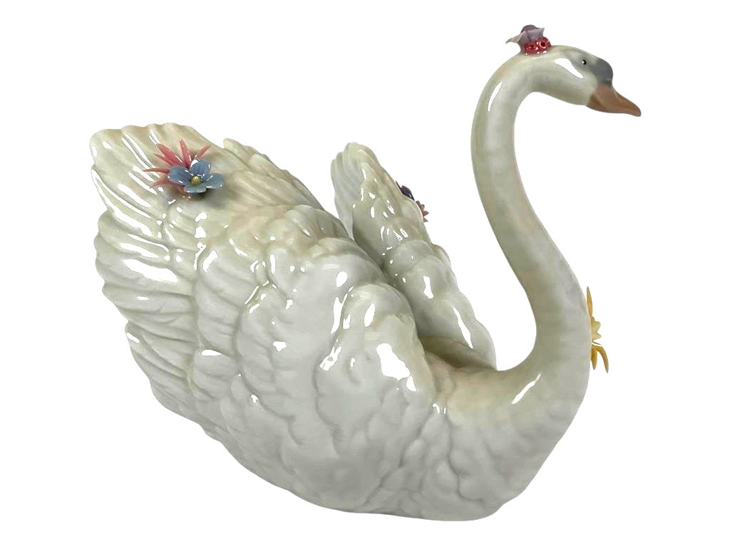 LLADRO WHITE SWAN WITH FLOWERS PORCELAIN FIGURINE  6499.