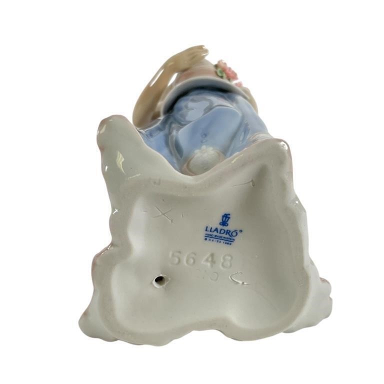 Lladro Girl with Flowered Hat  5648 Porcelain Figurine